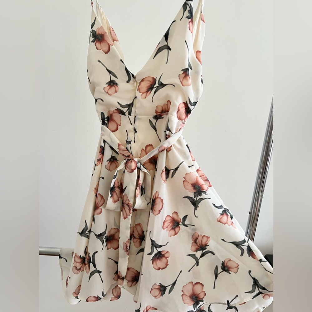 e.ssue Flowy Cream Pink Floral Print Strap Dress with Front-Tying Waist